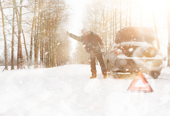 10 ITEMS THAT SHOULD ALWAYS BE IN YOUR CAR FOR EMERGENCIES